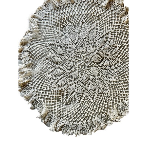 Hand Crocheted Doily Centerpiece 23" Diameter Ruffled Edge White Cotton Wedding - Picture 4 of 10